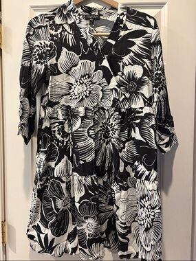 Rachel Zoe Black & White Floral Wrap-Style Tunic-size S